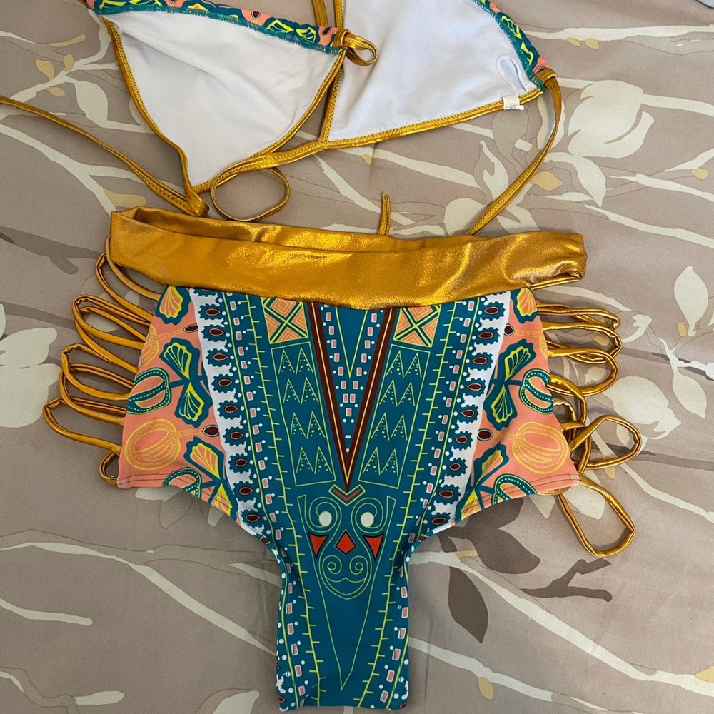 Bikini - Picture 5 of 7